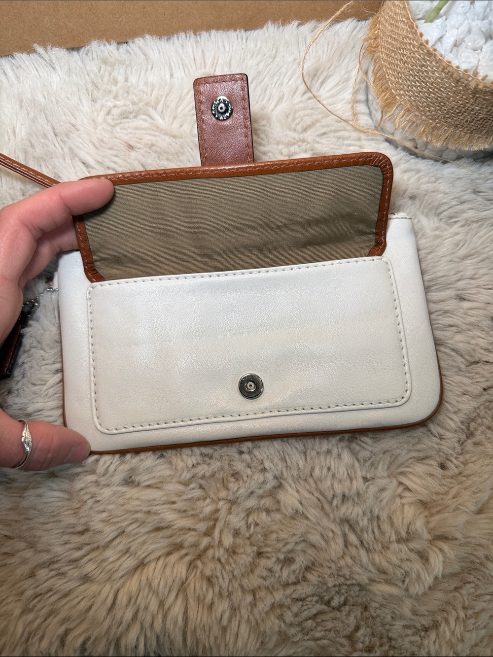 ✨ Vintage Coach Hampton Buckle Wristlet✨ - Picture 7 of 11